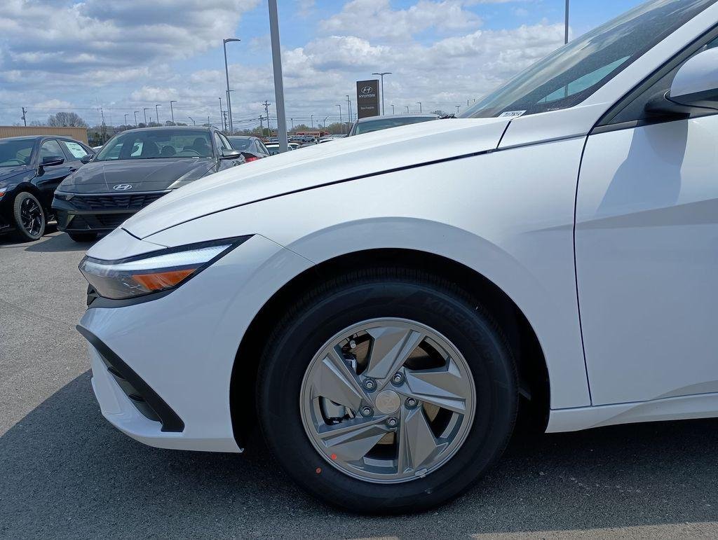 New 2026 White Hyundai SE image 16