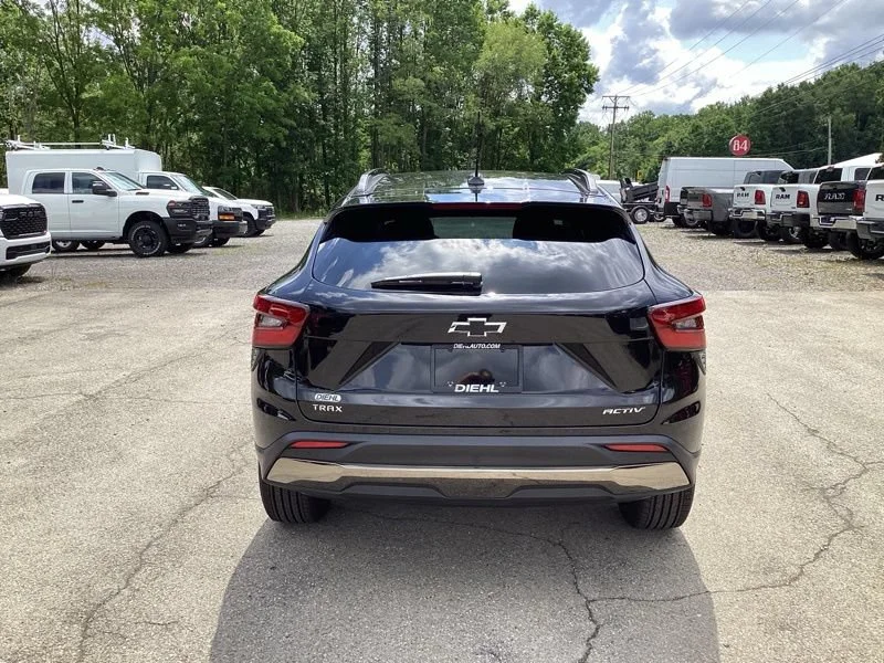 New 2026 Mosaic Black Metallic Chevrolet ACTIV image 6