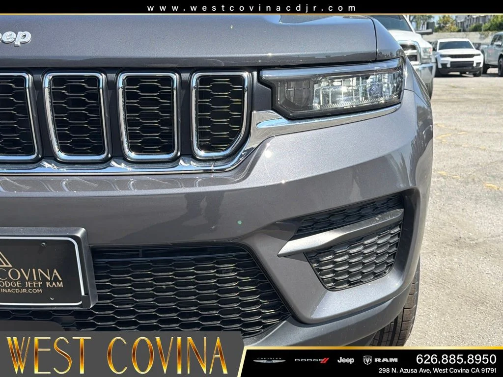 New 2026 Baltic Gray Metallic Clearcoat Jeep Laredo image 13