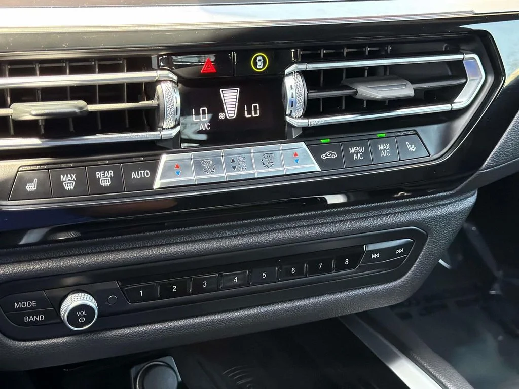 Used 2020 Black Sapphire Metallic BMW sDrive30i image 31