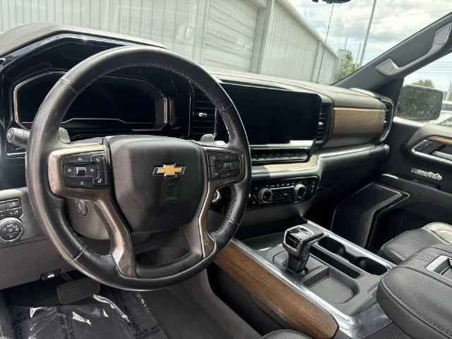 Used 2022  Chevrolet High Country image 17