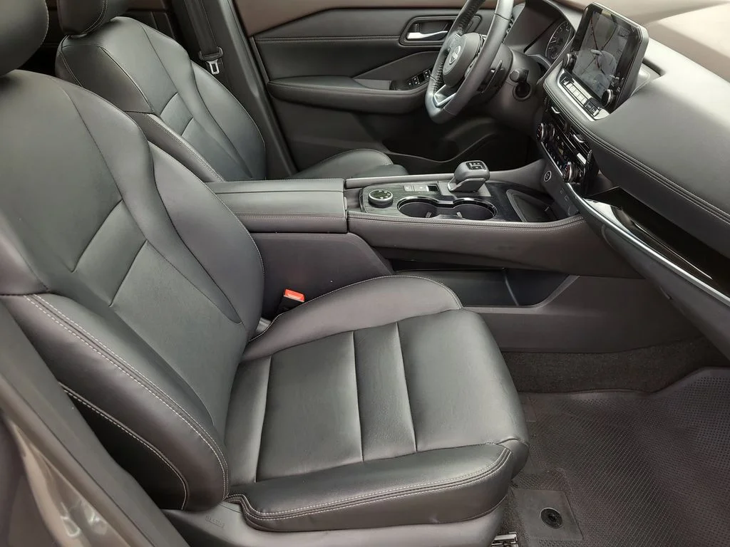Used 2022 Gray Nissan SL image 12