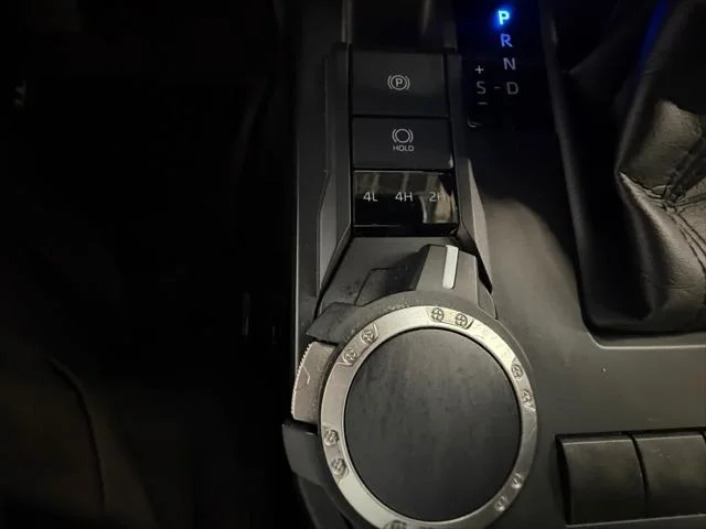 2025 Toyota Tacoma SR - Photo 19