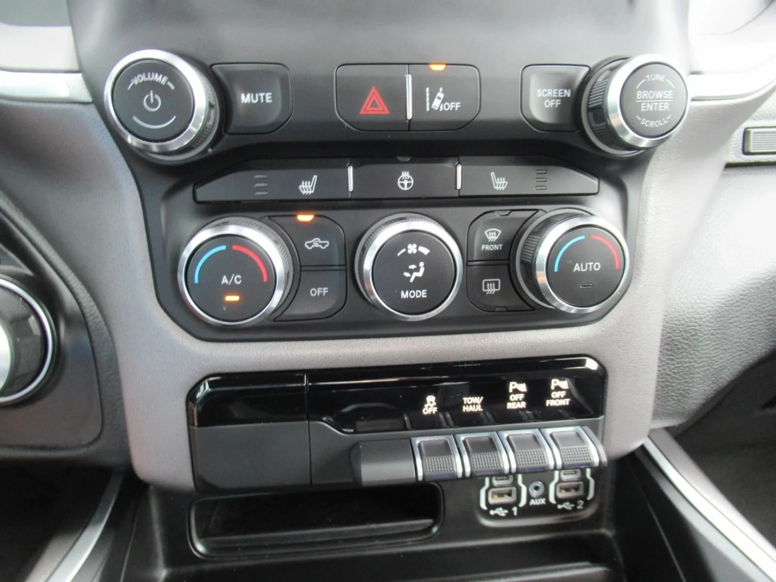 Used 2022 White Ram Big Horn/Lone Star image 30