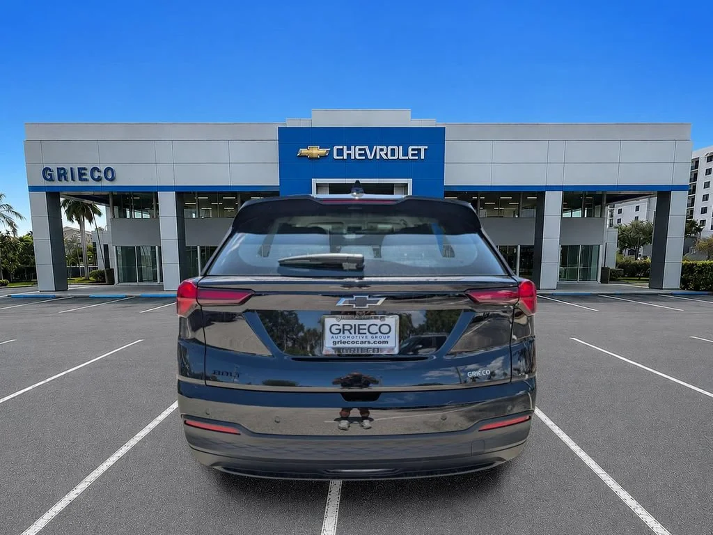 2027 Chevrolet Bolt LT - Photo 8