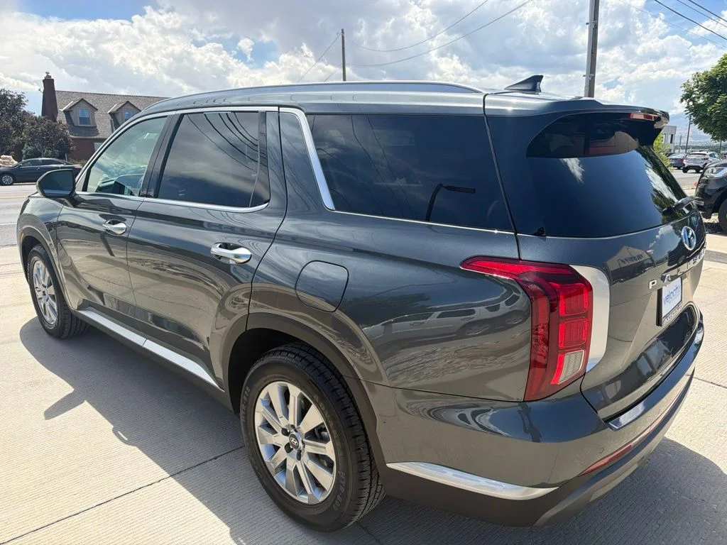 Used 2025 Gray Hyundai SEL image 5