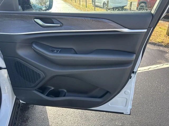 2025 Jeep Grand Cherokee L Limited - Photo 9