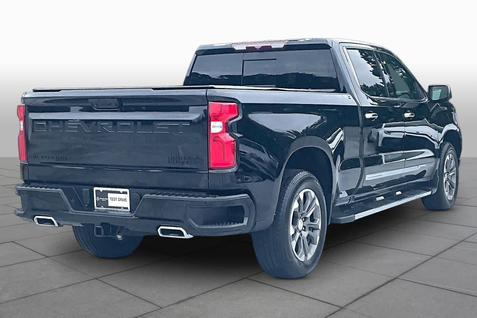 Used 2022 Black Chevrolet High Country image 12