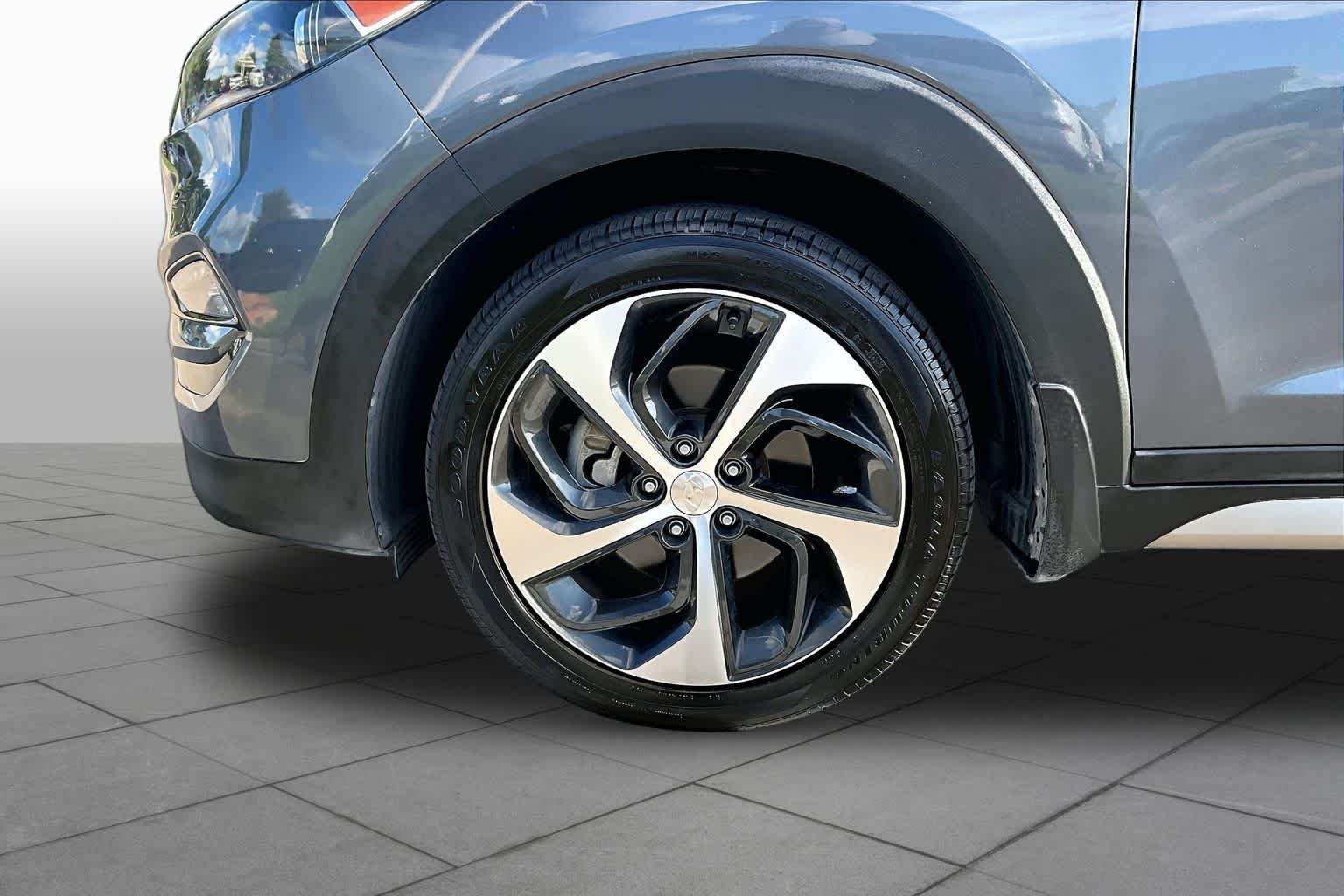 Used 2017 Coliseum Gray Hyundai Limited image 10