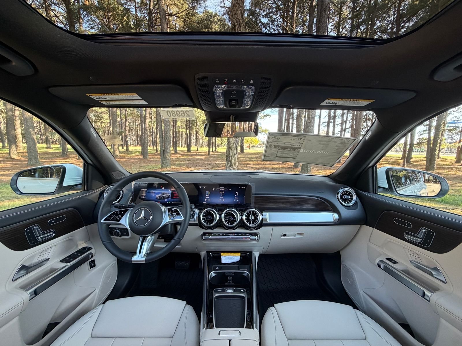 New 2026 Polar White Mercedes-Benz GLB 250 image 2