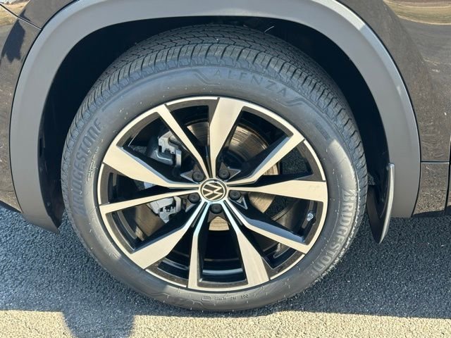 New 2026 Deep Black Pearl Volkswagen 2.0T SEL Premium R-Line image 11
