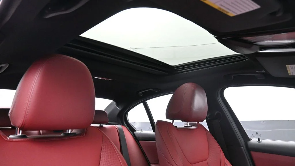 2024 BMW 3 Series 330i - Photo 24