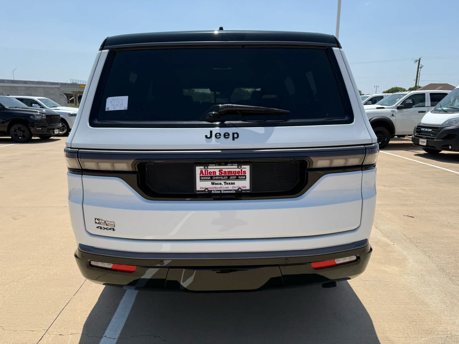 New 2026 Bright White Clear-Coat Exterior Paint Jeep Summit Obsidian image 7