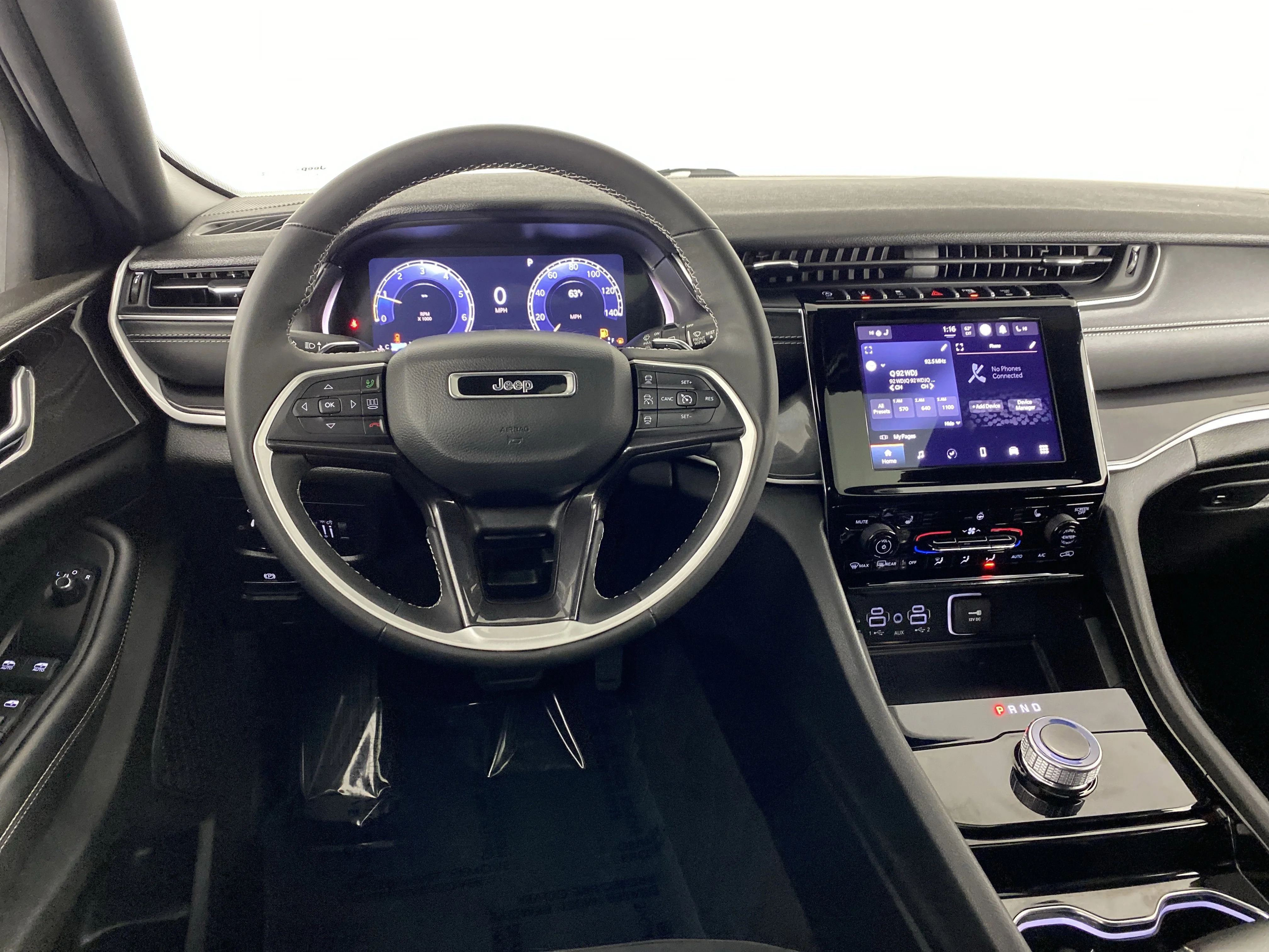 Used 2023 Diamond Black Crystal Pearlcoat Jeep Altitude image 20