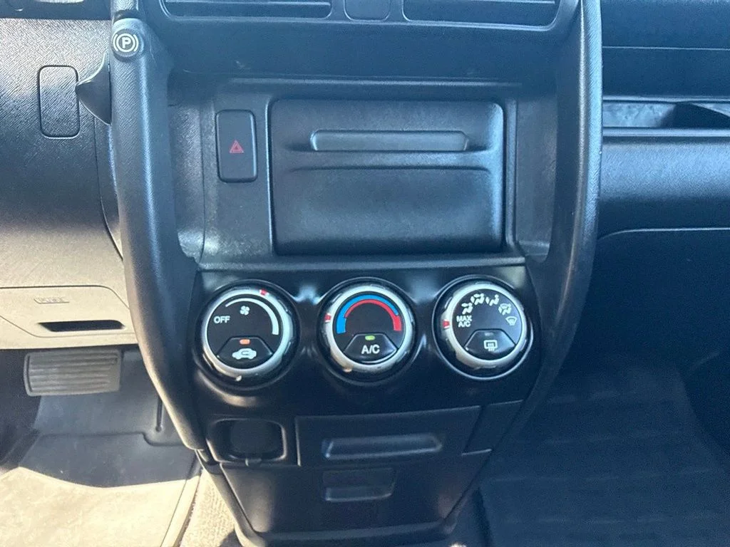 Used 2006 Alabaster Silver Metallic Honda LX image 14