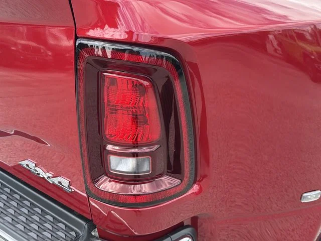 New 2026 Molten Red Pearl-Coat Exterior Paint RAM Tradesman image 9