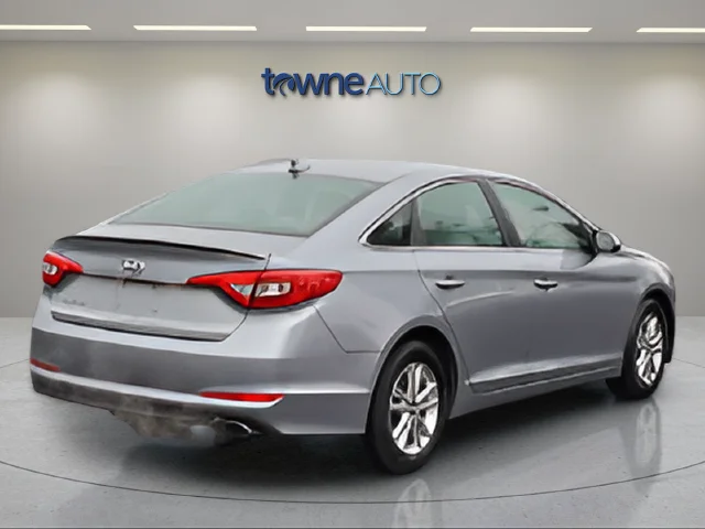 Used 2015 Gray Hyundai SE image 7