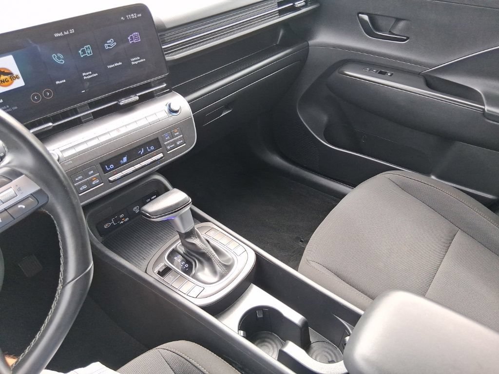 Used 2025  Hyundai SEL image 23