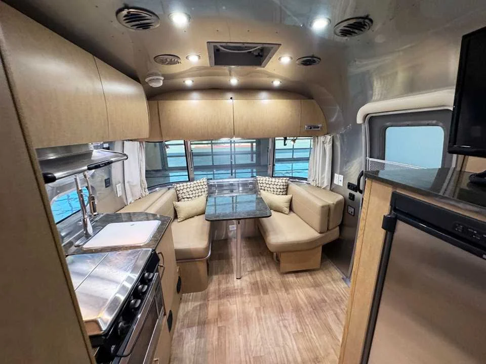 Used 2017 SILVER AIRSTREAM  image 28