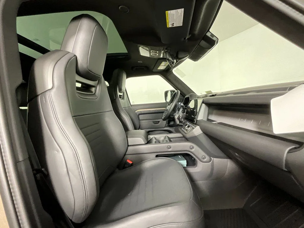 New 2026 Petra Copper Land Rover  OCTA image 3