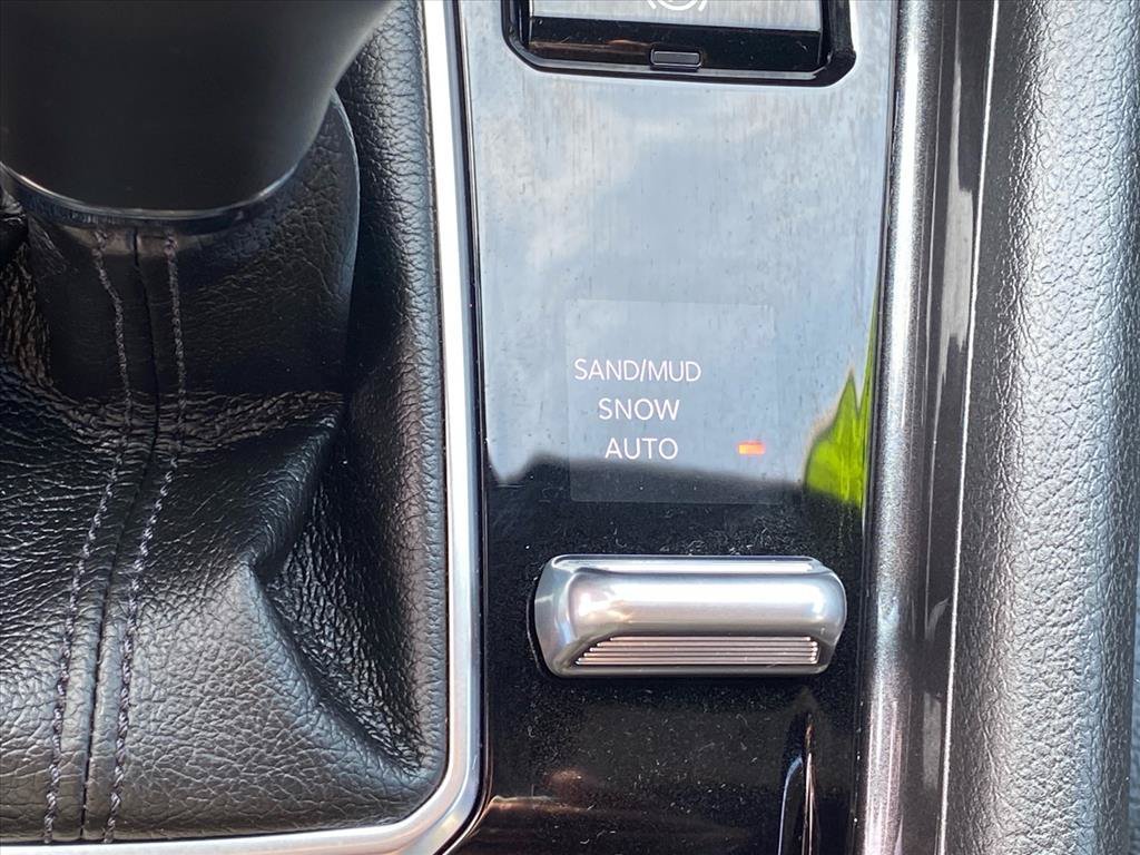 Used 2023 Billet Silver Metallic Clearcoat Jeep Latitude image 16