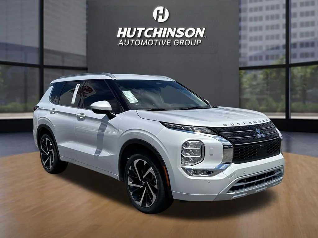 2024 Mitsubishi Outlander SEL 2WD's photo