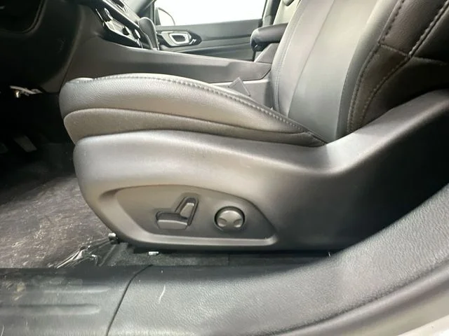 New 2026 Bright White Clear-Coat Exterior Paint Jeep Limited image 15
