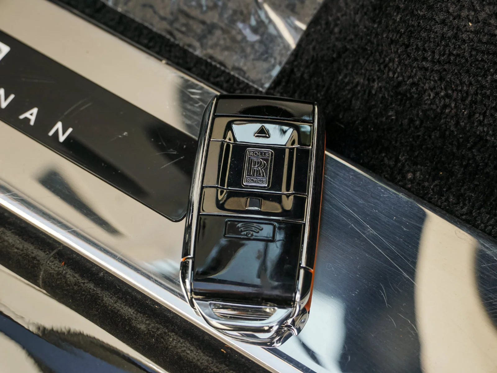 Certified Used 2024 Black Diamond Rolls-Royce  image 35