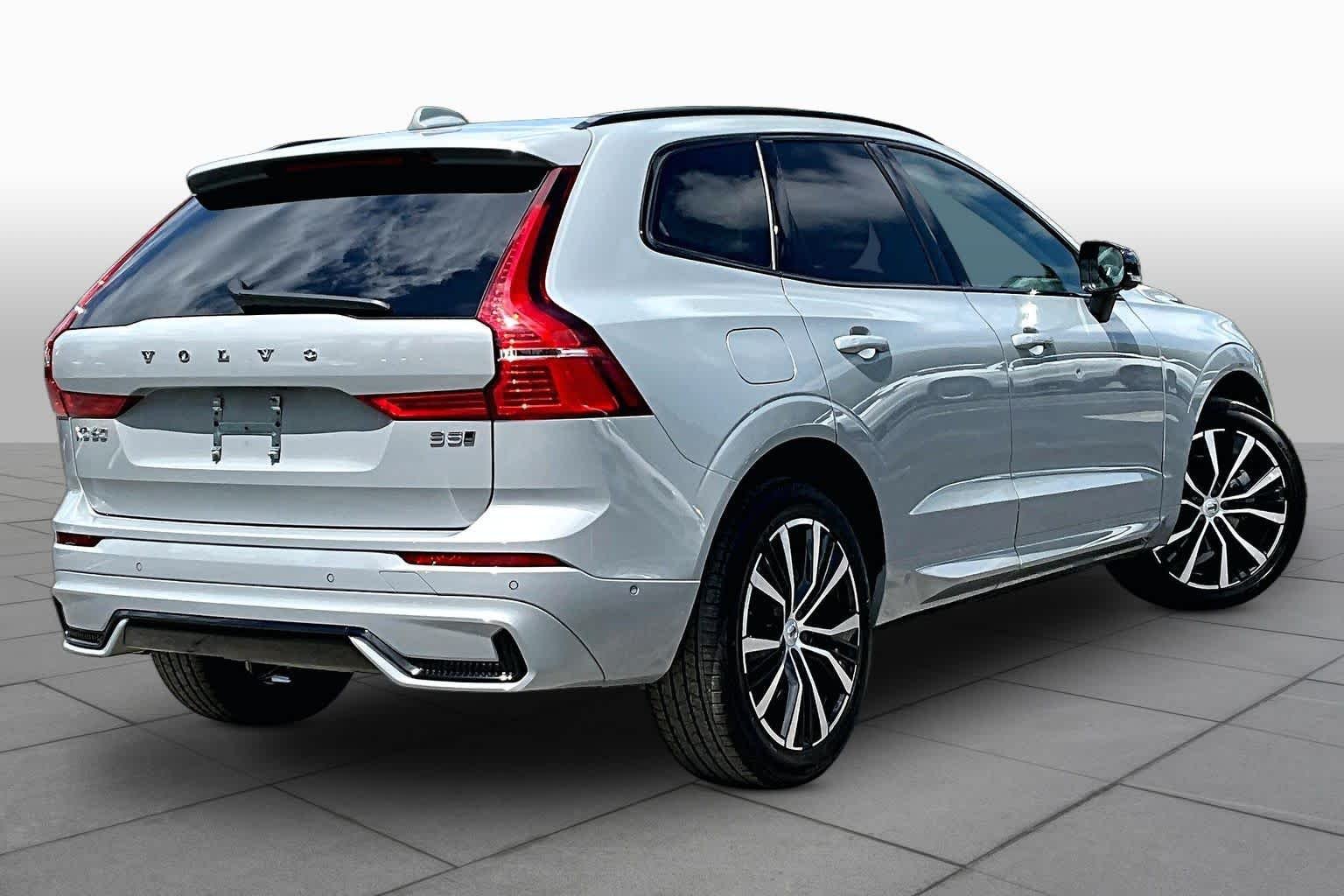 Used 2025 Vapour Grey Metallic Volvo Plus image 13