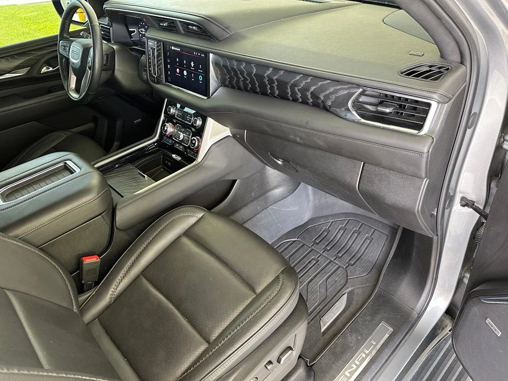 Used 2023 Silver GMC Denali image 43
