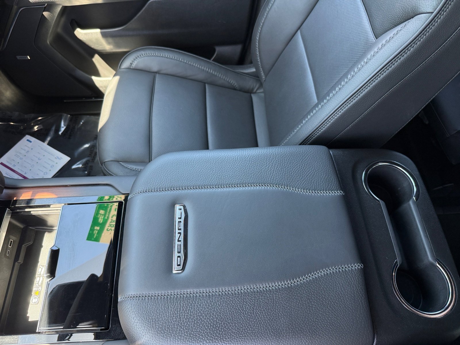 Used 2025 Onyx Black GMC Denali image 14