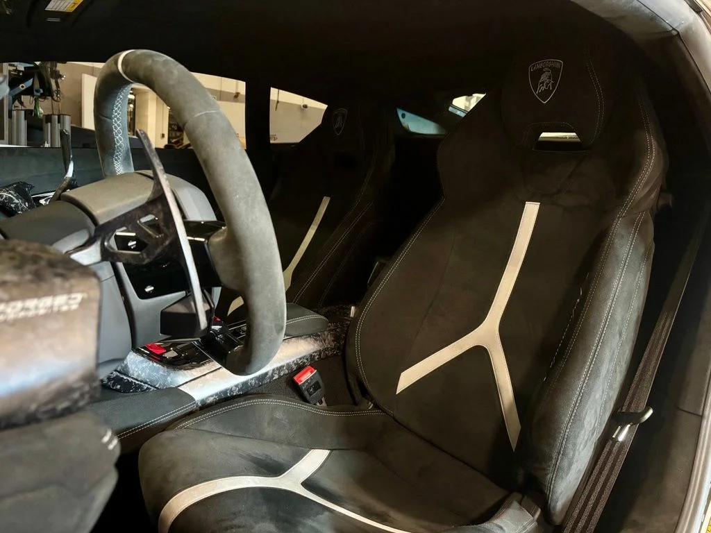 Used 2018 Black Lamborghini Performante image 2