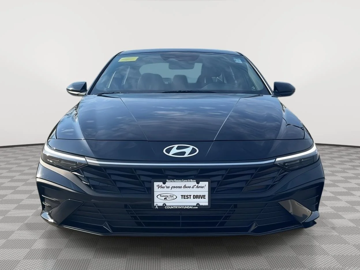 Used 2025 Abyss Black Hyundai SEL Sport image 37