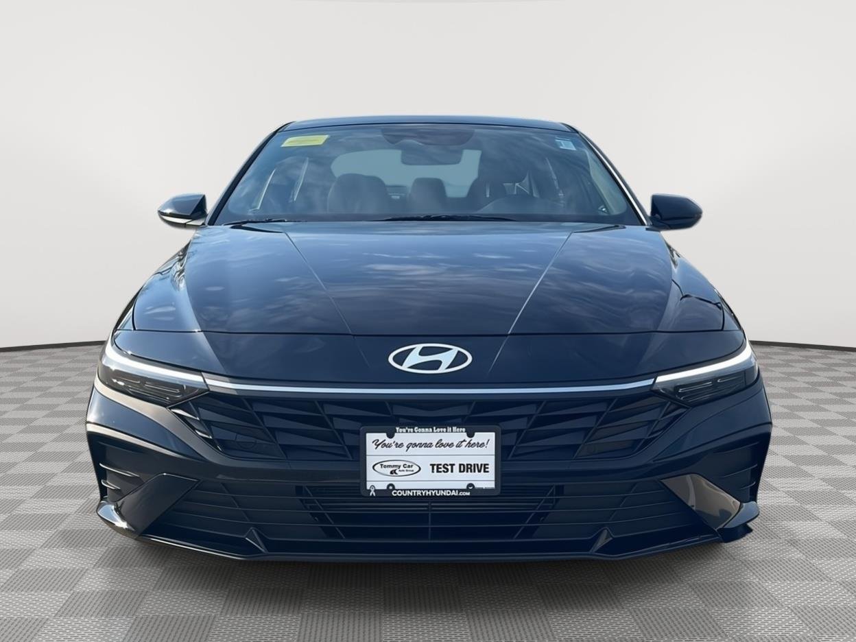 Used 2025 Abyss Black Hyundai SEL Sport image 37