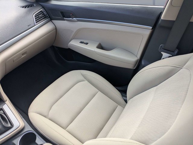 Used 2017 Scarlet Red Hyundai SE image 15