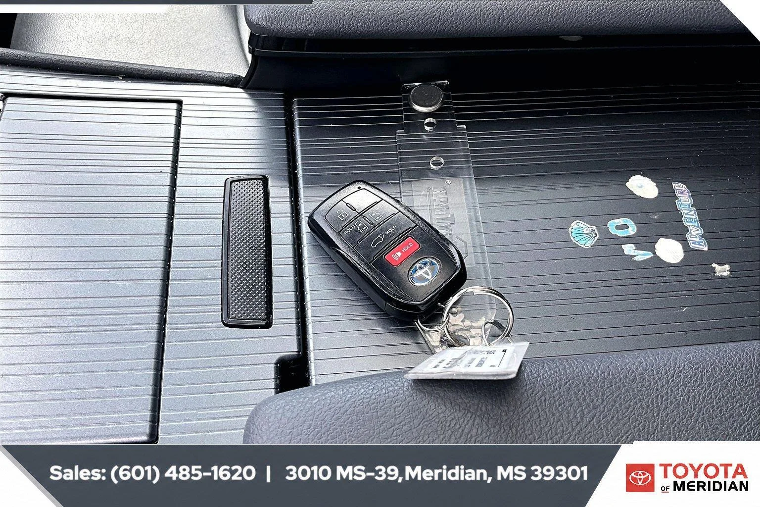 Used 2023 Cement Toyota XSE 7-Passenger image 9