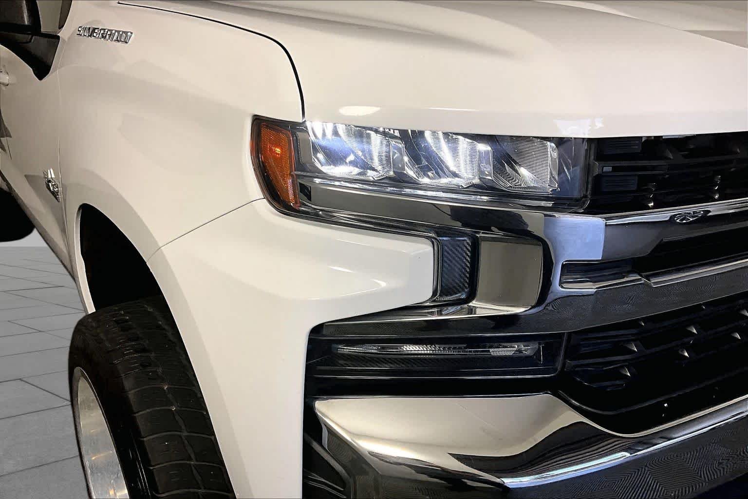 Used 2019 Summit White Chevrolet LT image 26