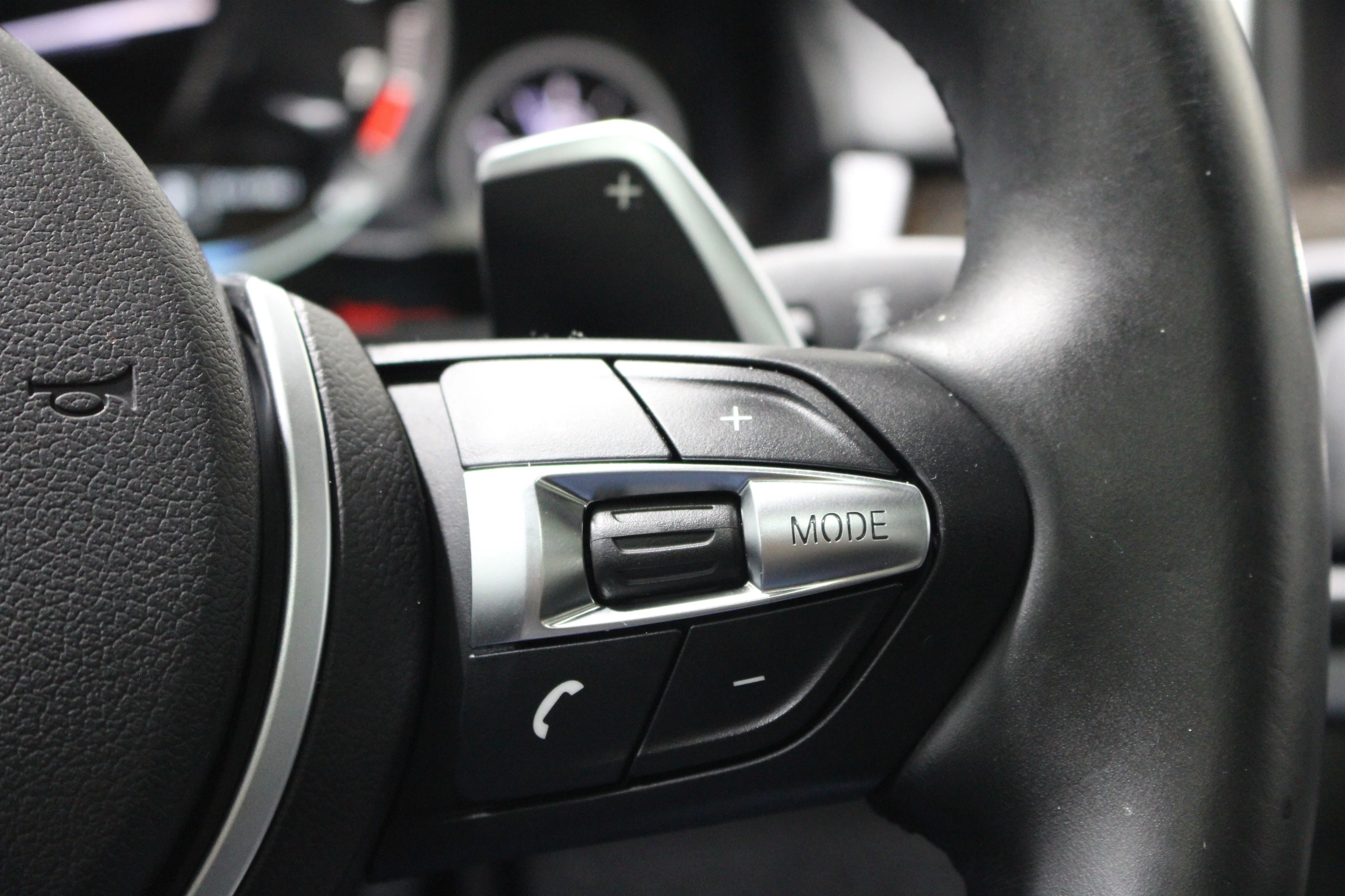 2016 BMW 5 Series 550i - Photo 12