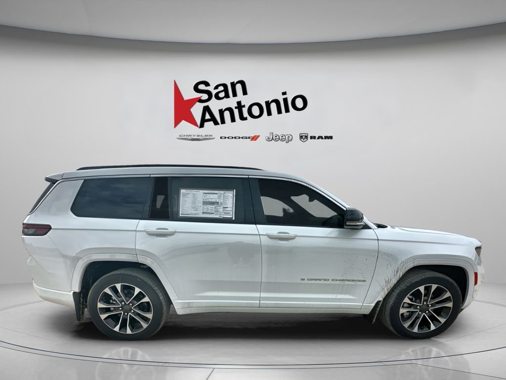 New 2025 Bright White Clear-Coat Exterior Paint Jeep Overland image 16