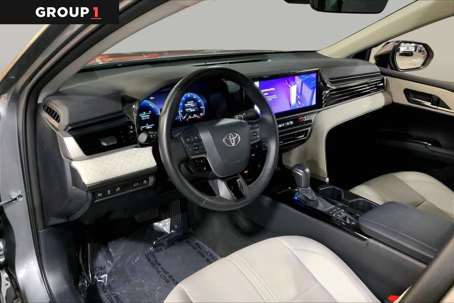 Used 2025 Heavy Metal Toyota XLE image 18