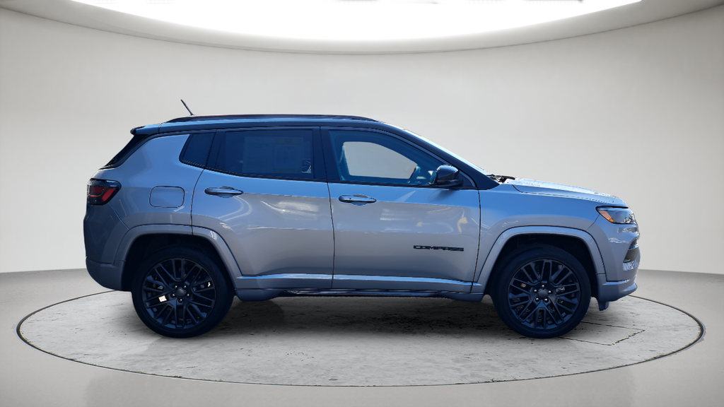 Used 2022 Silver Jeep Limited image 2