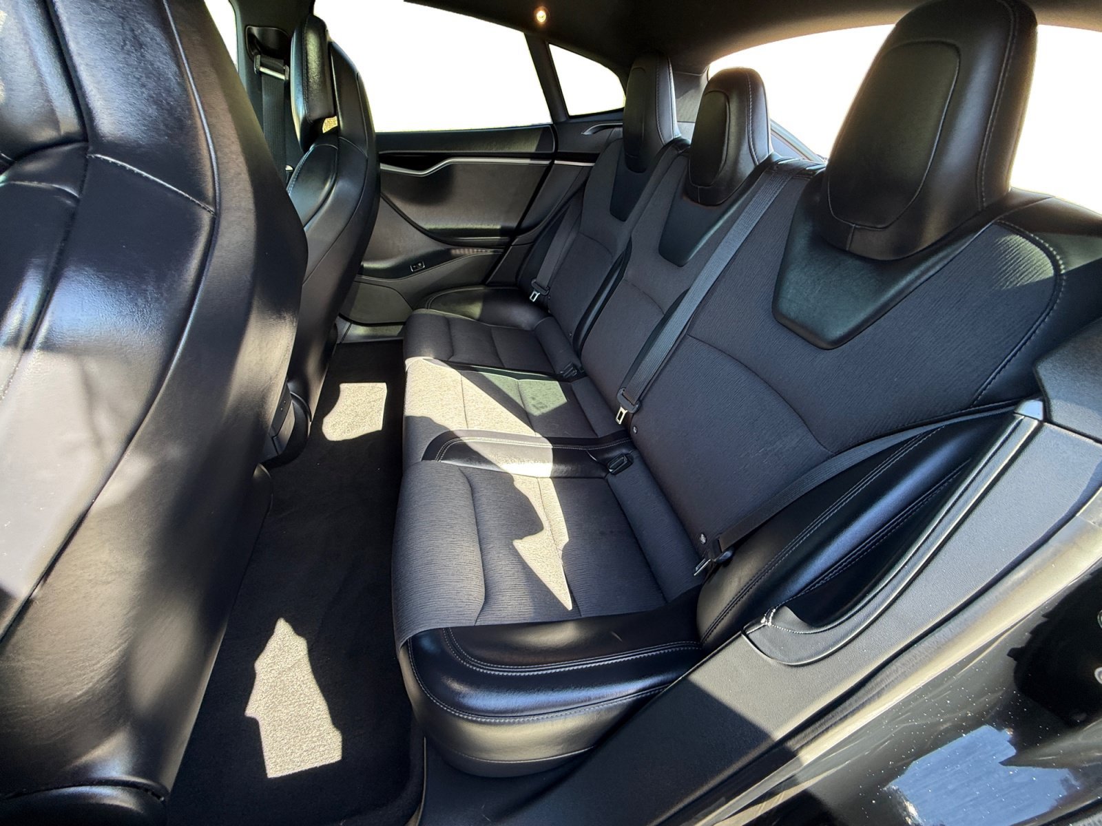 Used 2018 Obsidian Black Metallic Tesla 75D image 16