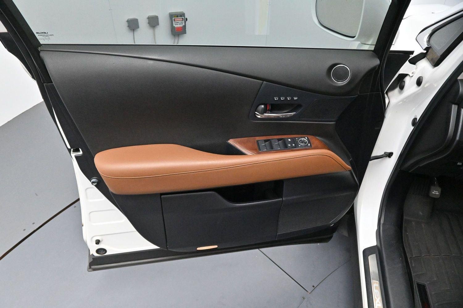 Used 2015 Starfire Pearl Lexus Base image 9