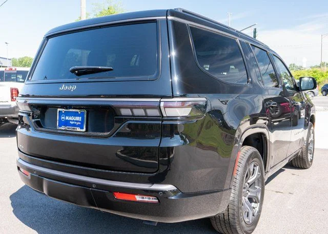New 2026 High Gloss Black Exterior Paint Jeep Limited Altitude image 5