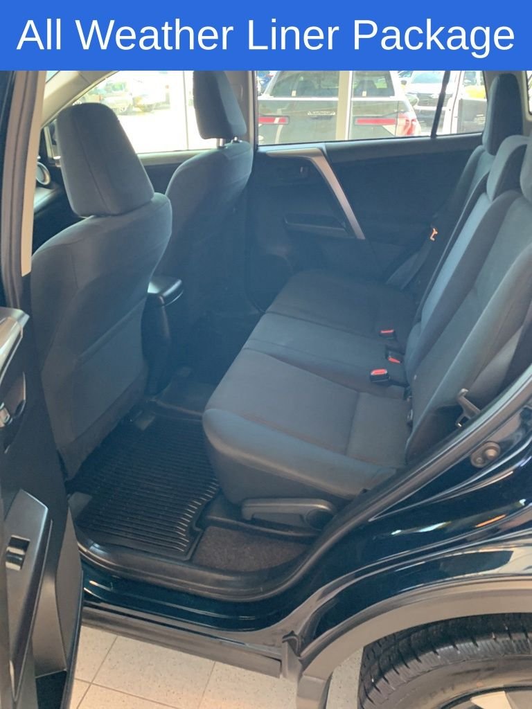 2018 Toyota RAV4 LE - Photo 6