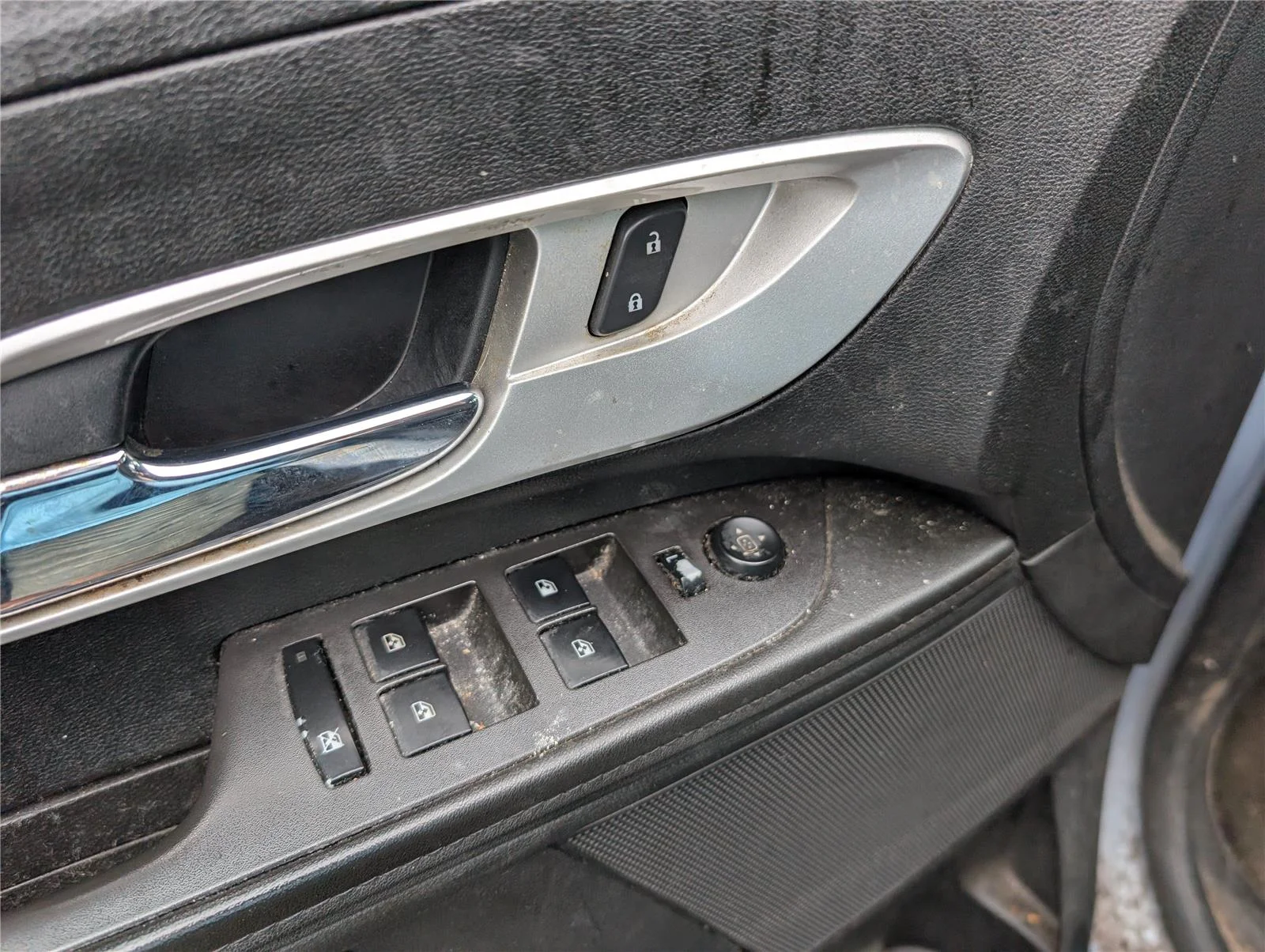 Used 2015 SILVER TOPAZ METALLIC Chevrolet LS image 15