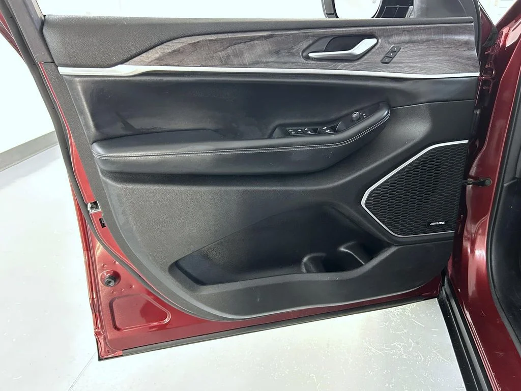 Used 2022 Red Jeep Limited image 9