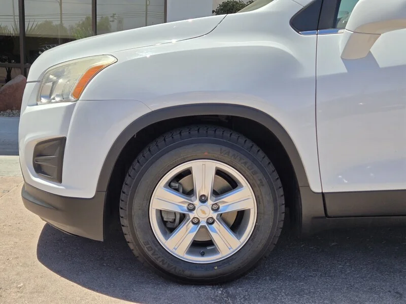 Used 2016 Summit White Chevrolet LT image 6