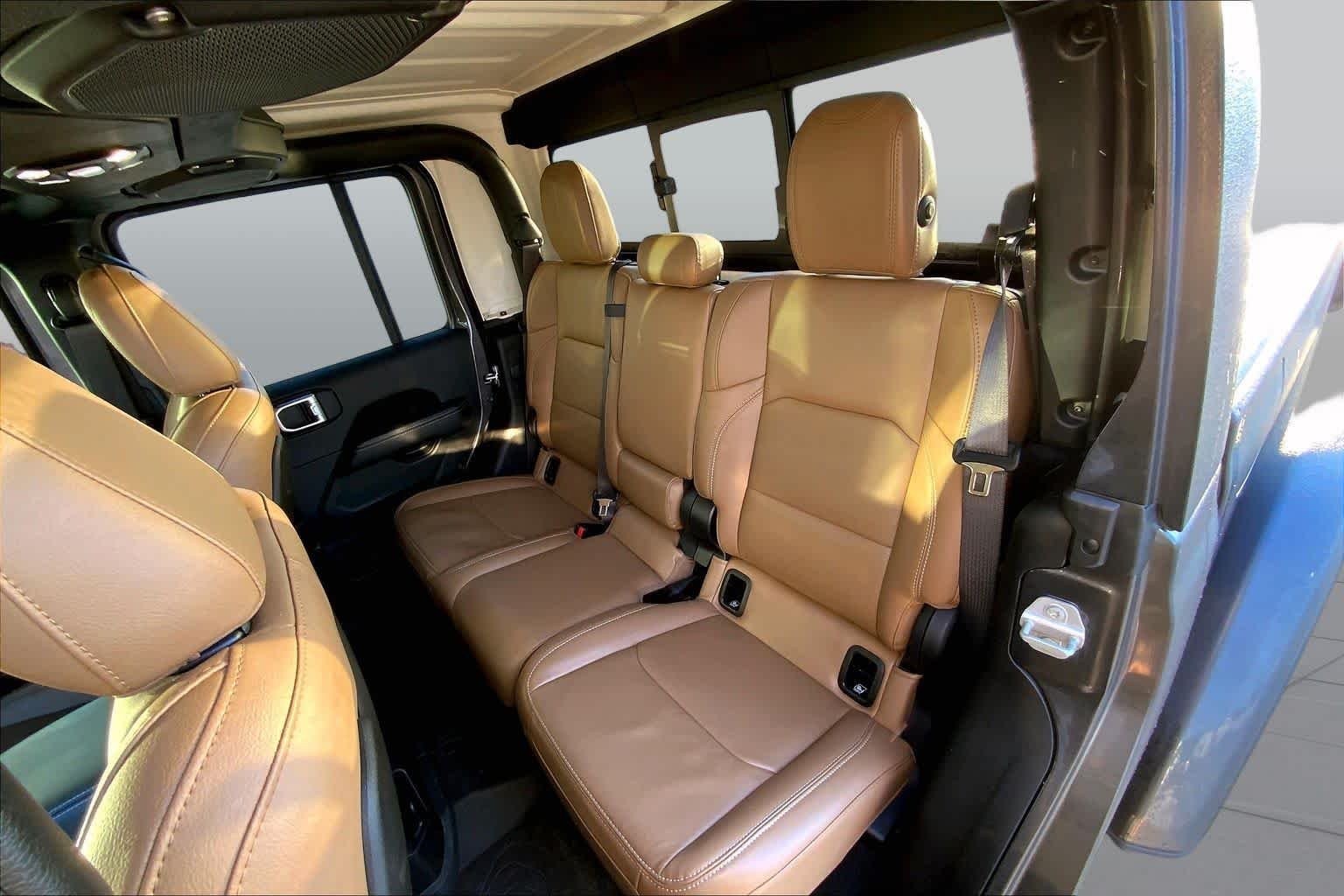 Used 2023 Granite Crystal Metallic Clearcoat Jeep Rubicon image 18