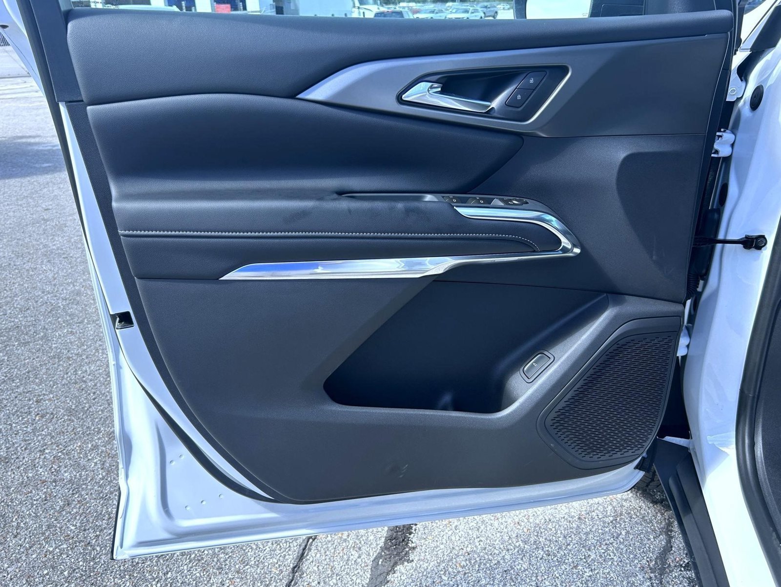 New 2027 Summit White Chevrolet LT image 9